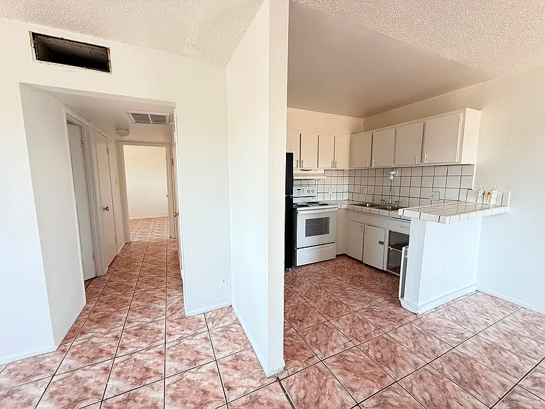 536 North Cir #C3 — Photo 8