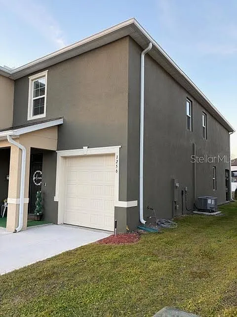 Building Photo - 1256 Draintree St