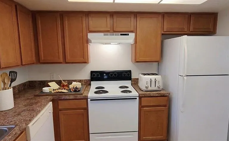 2820 Dupont St S #201 — Photo 3