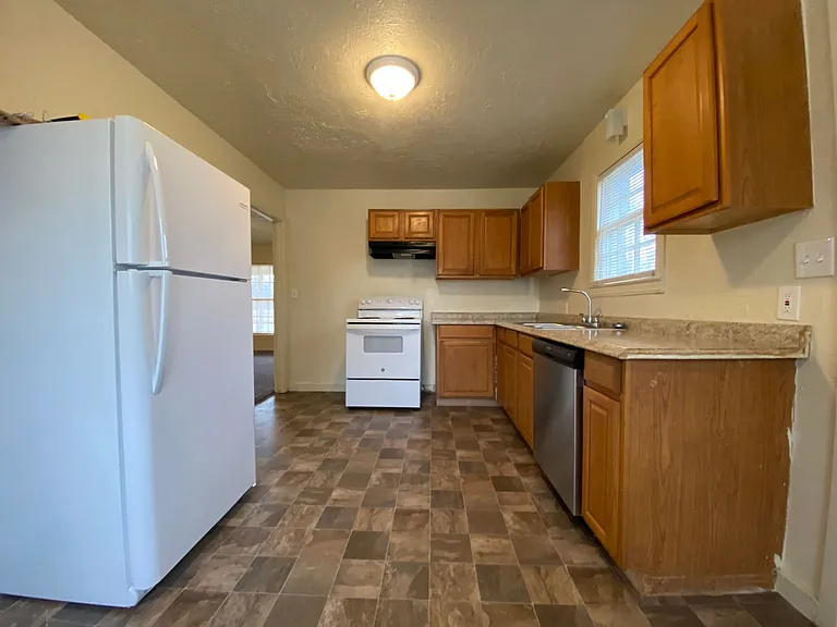 1320 Campbell Rd — Photo 6