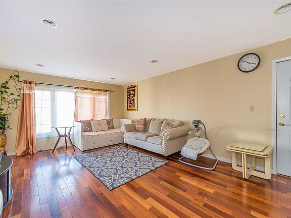 4th image of 8142 243rd St