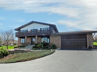 25 Squire Rd, Hawthorn Woods, IL 60047