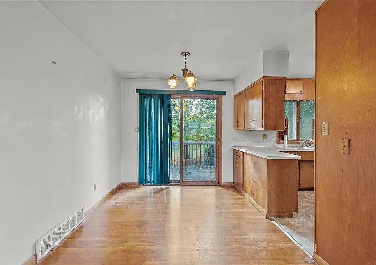 4 Bedroom 2 Bath House in Cedar Falls walking distance to uni campus — Photo 3
