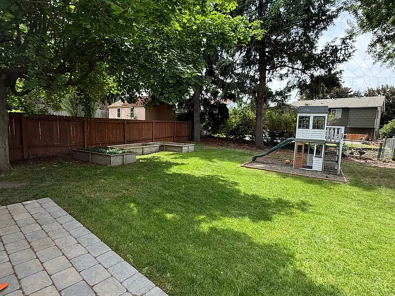 3504 Royal Crest Dr E — Photo 17