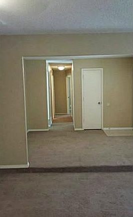 3rd image of 706 Catherine Ln