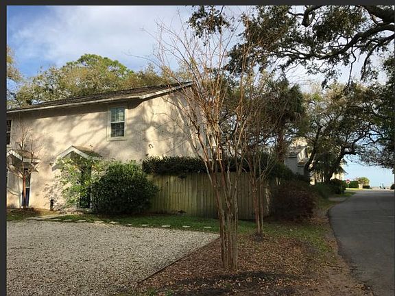 3rd image of 1122 Park Ln