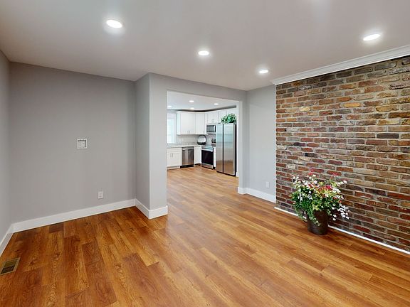 3rd image of 1310 Forest Ave APT 2