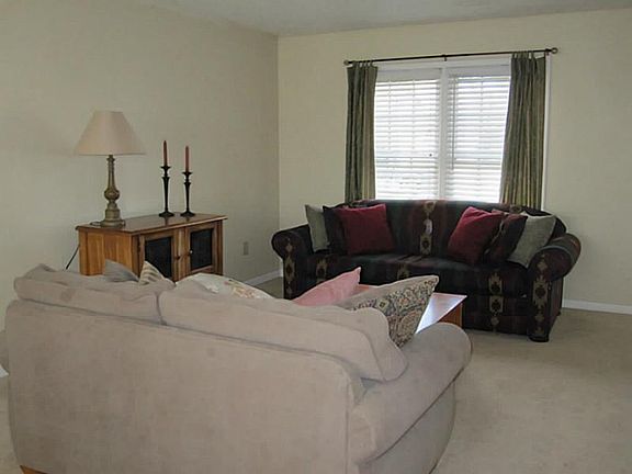 2nd image of 828 S Cabano Ct
