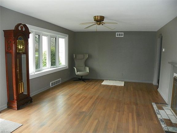5th image of 7349 Cricket Ln
