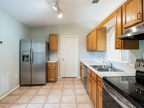5th image of 4212 Stonefield Dr