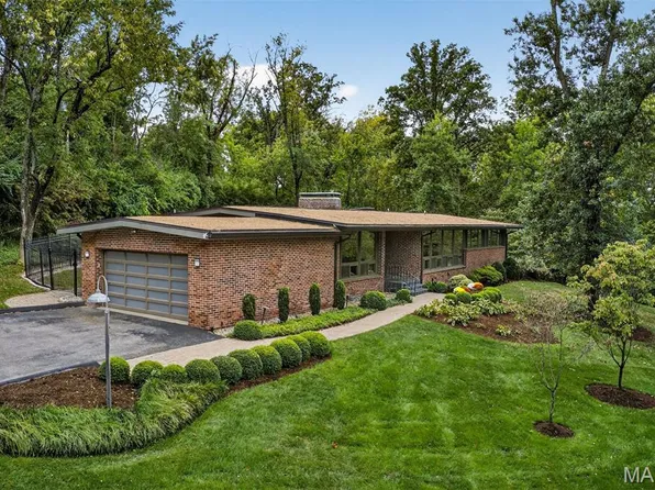4 Dogwood Ln, Saint Louis, MO 63124
