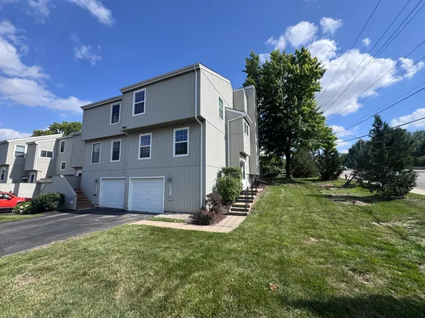 8693 W 108th Pl, Overland Park, KS 66210