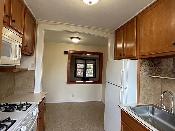 5th image of 1064 Kenmore Ave #9
