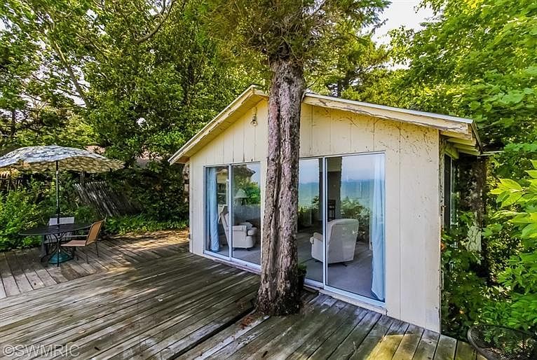 1st image of 5547 Lakeshore Dr N