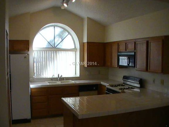 4th image of 1776 Leatherleaf Dr