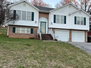 614 Ridgecrest Ln, Roanoke, VA 24019