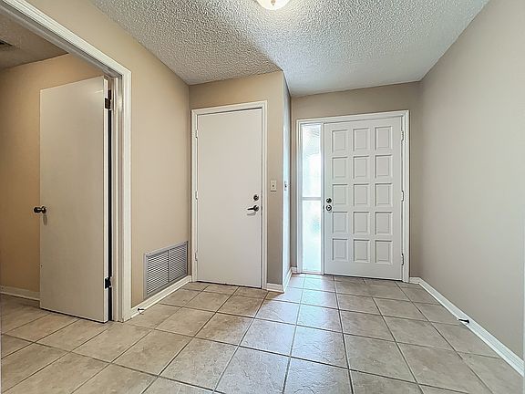 4th image of 330 Markley Ct Unit 330