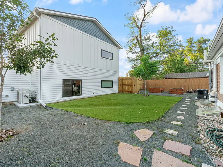 3947 Haddon Rd — Photo 50