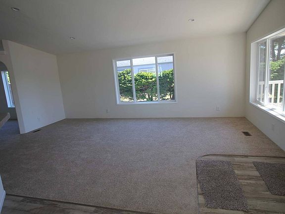 4th image of 6090 NE Evergreen Lane