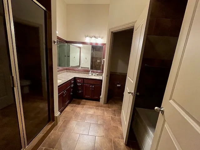 102 N Locust St — Photo 8