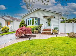 10 Walnut Rd, Kings Park, NY 11754