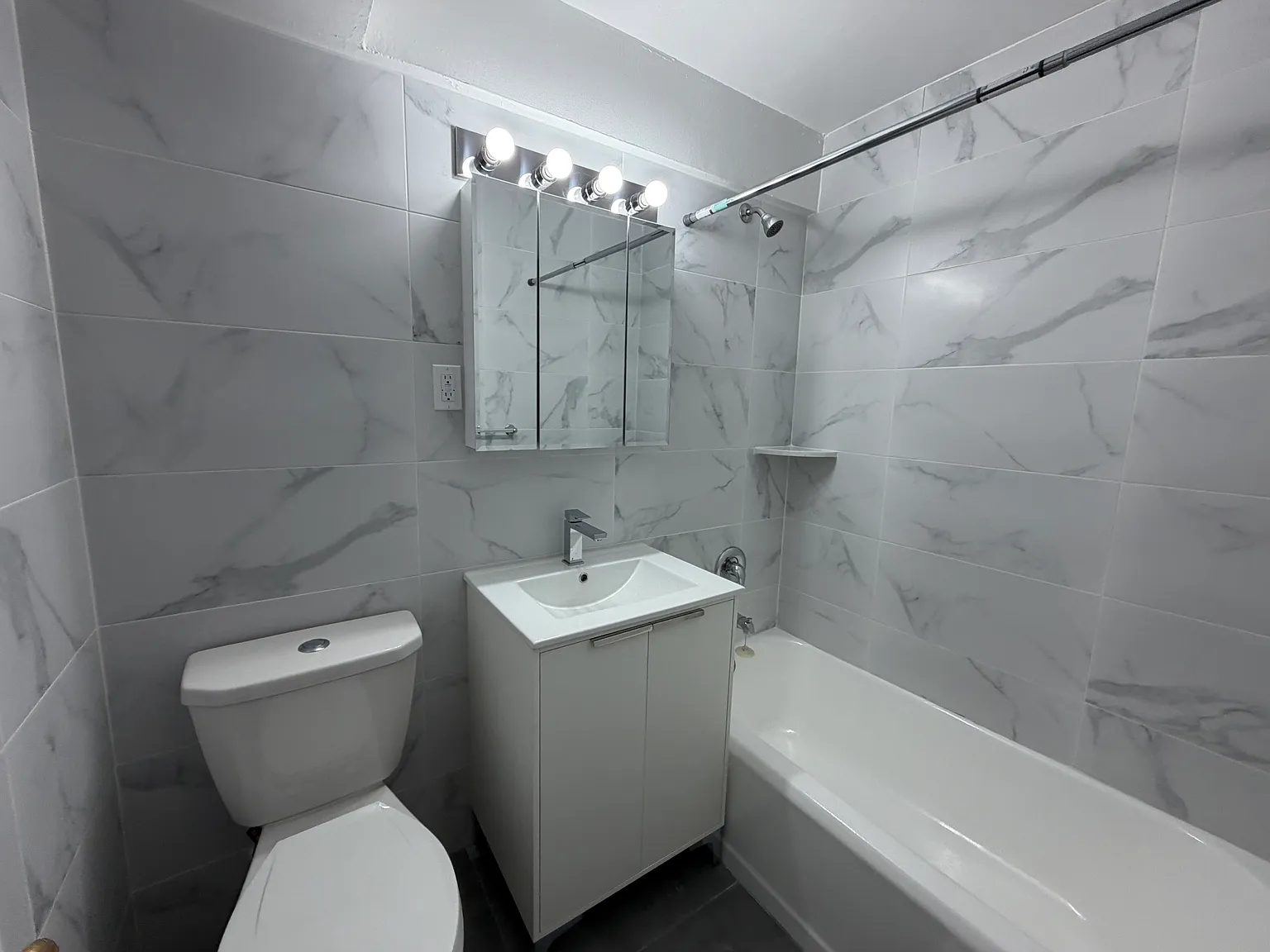 186th Ln, Fresh Meadows — Photo 3