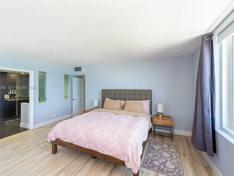 2301 Collins Ave #1009 — Photo 18