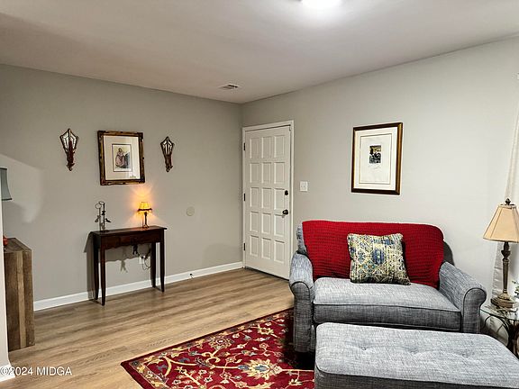 2nd image of 104 Fox Glen Dr