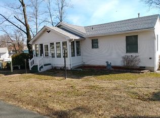 17 Maple St, East Brunswick, NJ 08816