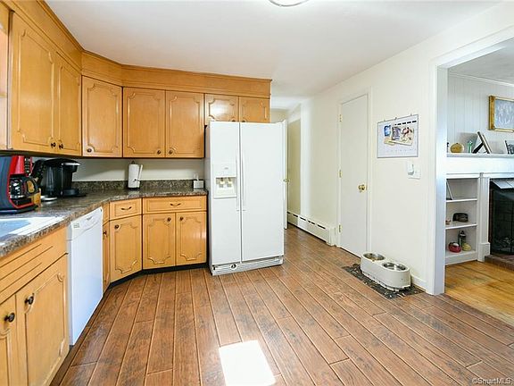 4th image of 31 Candlewood Dr
