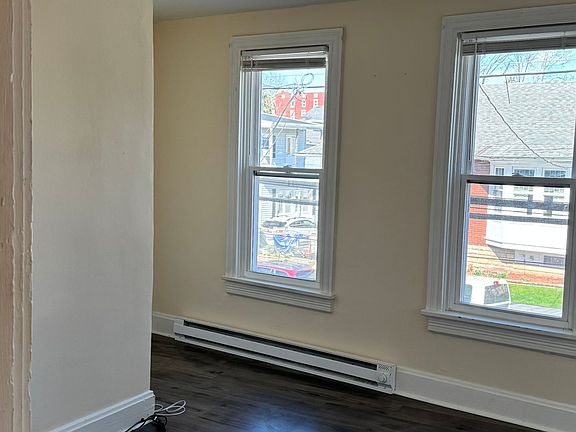 4th image of 301 N Catherine St #2