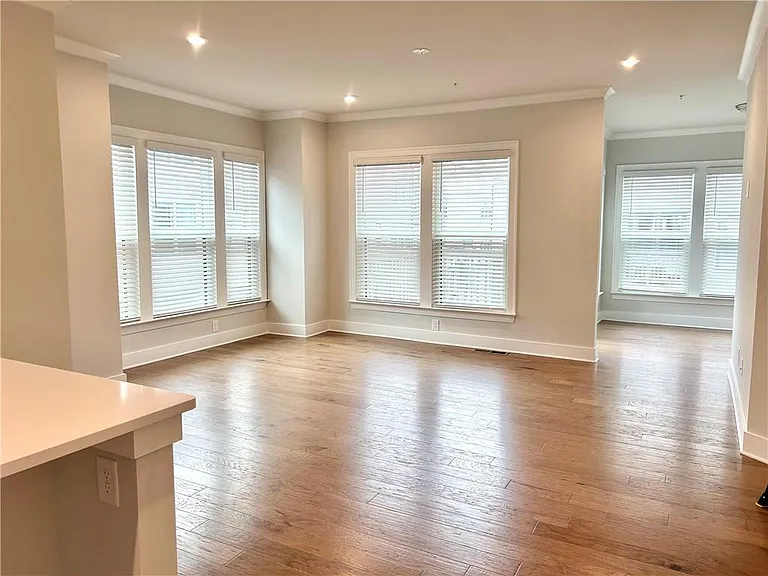 1038 Burnside Pl NW — Photo 7