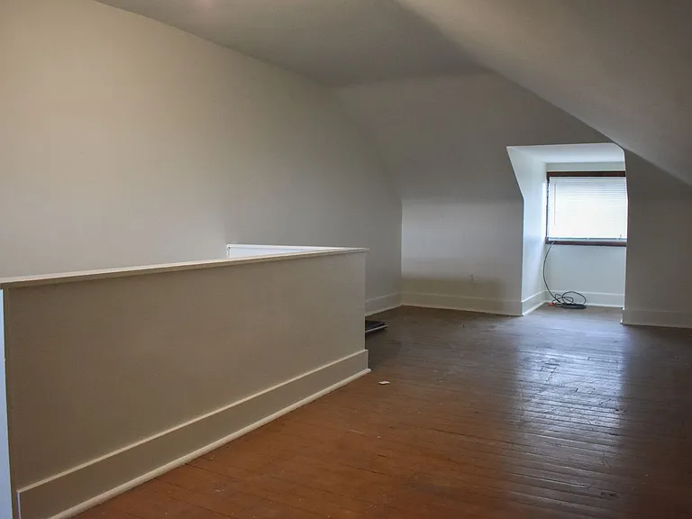 514-516 McCully St — Photo 14