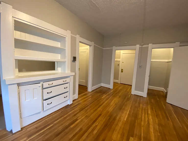 2345 NE Sandy Blvd #43 — Photo 5