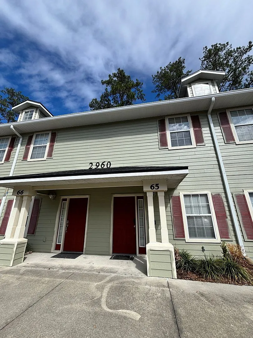 Fully Furnished 3-Bedroom/3-Bath Townhome — Photo 1