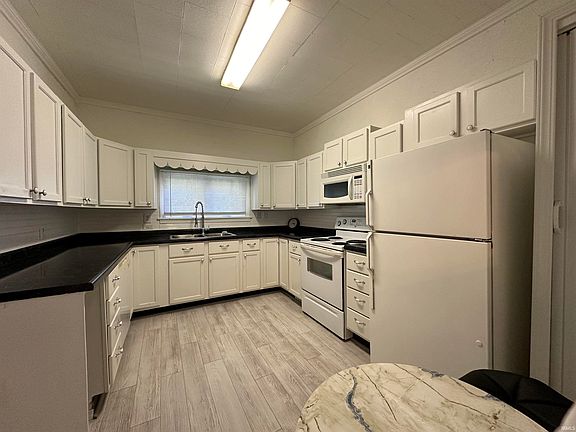 5th image of 225 W Hickory St