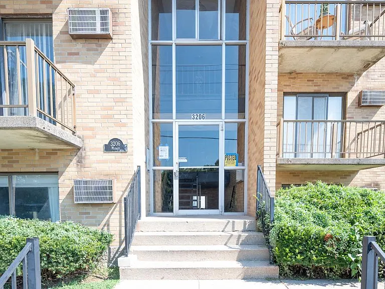 3206 Mozart Ave — Photo 1