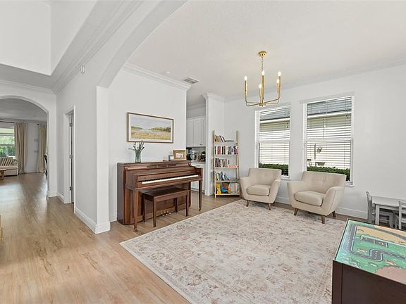 5th image of 635 NEPTUNE DRIVE