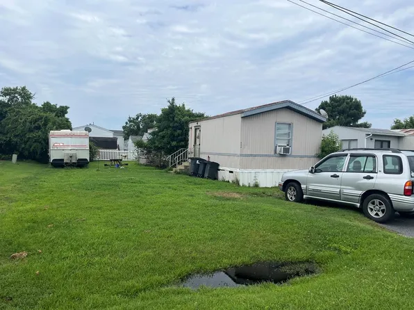 8238 Sea Breeze Dr, Chincoteague, VA 23336