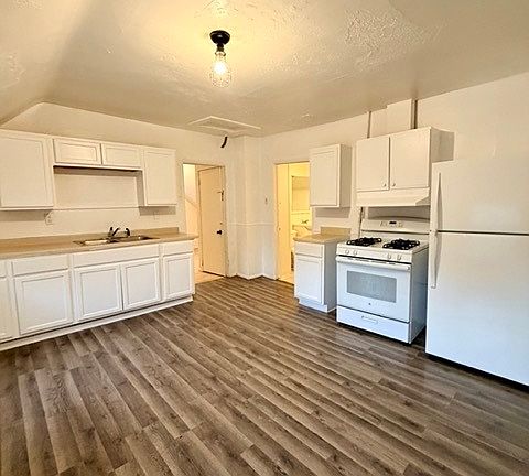 4th image of 611 N Broadway #A
