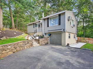 150 Walnut Rd, Lake Peekskill, NY 10537