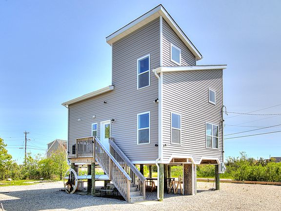 3rd image of 54 Beach Ave