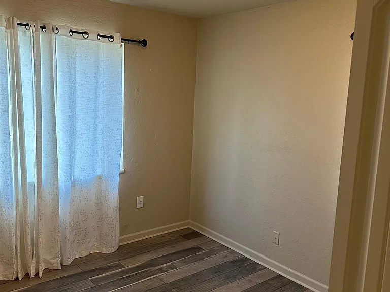 1735 Westchester Dr — Photo 7
