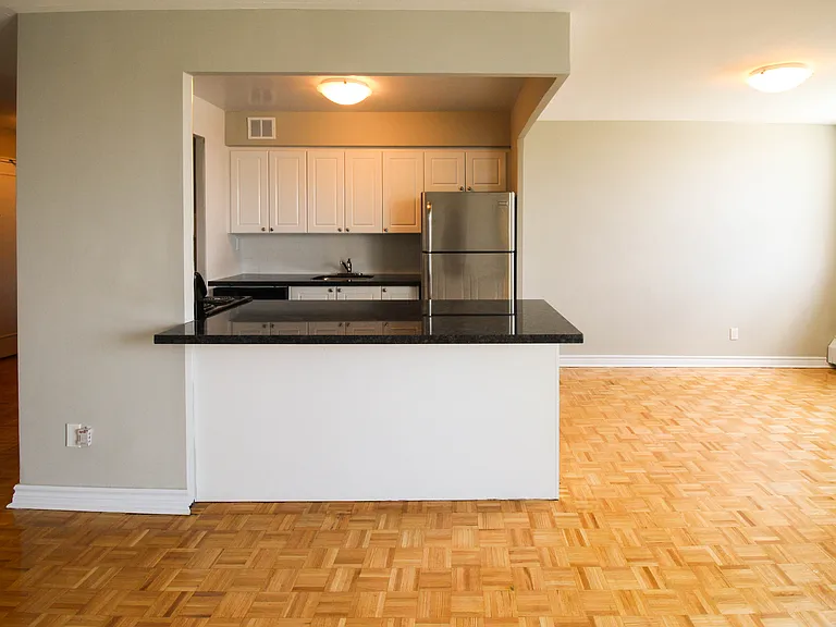90 Cordova Ave — Photo 5