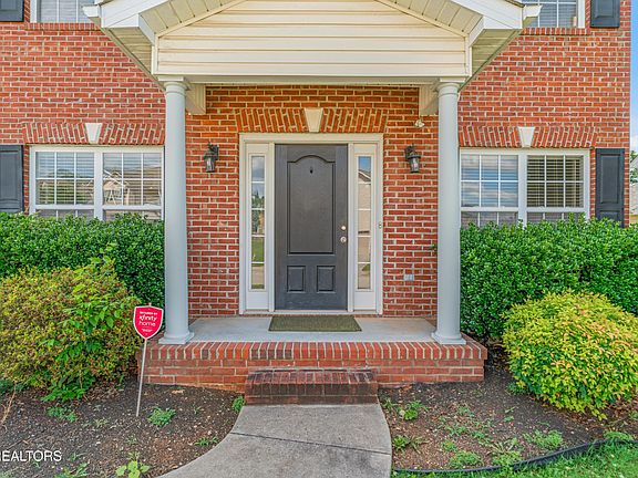 2nd image of 913 Carter Ridge Dr