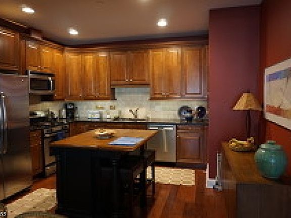 4th image of 31-41 Church St Unit 307