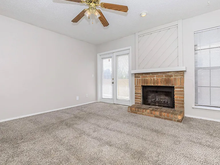 Lincoln Glens Apartments — Photo 32