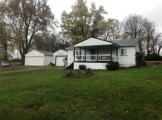 38 Maple Dr, Clinton, PA 15026