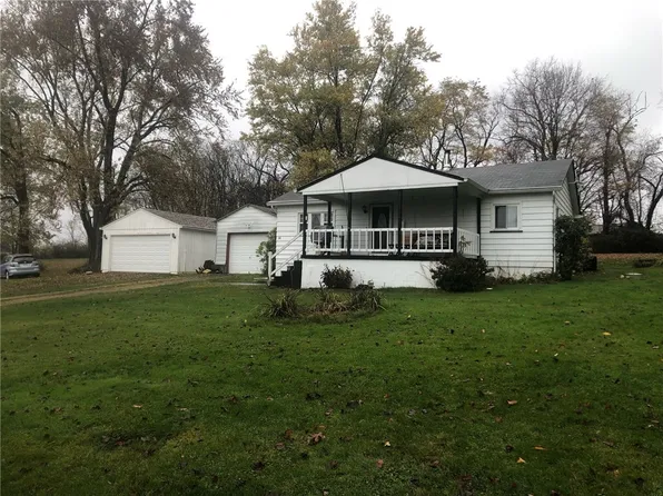 38 Maple Dr, Clinton, PA 15026