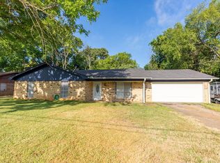 105 Brookview Ln, Palestine, TX 75803